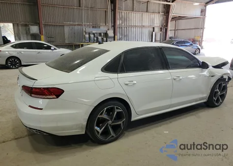 2021 Volkswagen Passat R-Line z USA, uszkodzony, nr VIN 1VWMA7A31MC007783